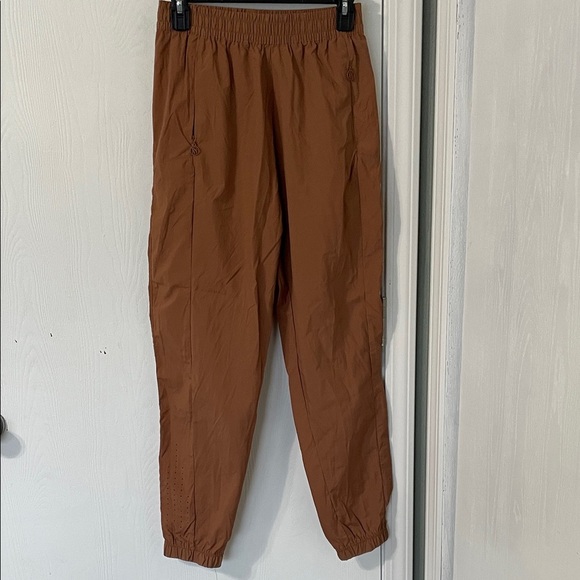 NWOT Victoria Secret Parachute Weekend Jogger Sz Small Caramel Lightweight Nylon - Picture 2 of 15